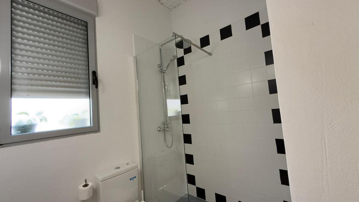 Stylish Flat With Natural Light For 4 Pax - Lr1 *